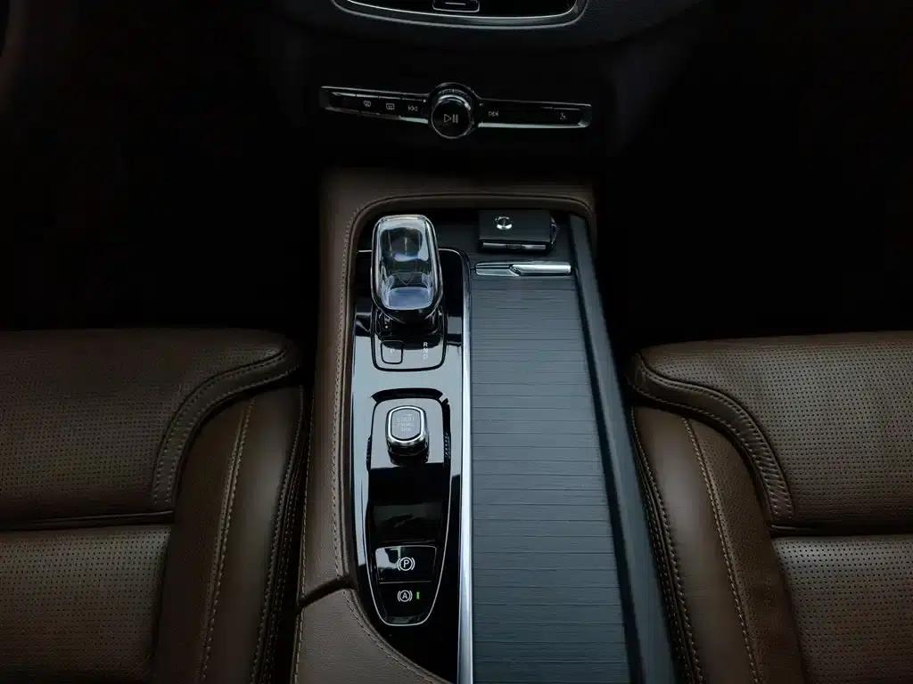 2022 Volvo XC90 Plug-in Hybrid E-Drive Hybrid T8 Inscription Luxury Edition (7-seater) — миниатюра 31