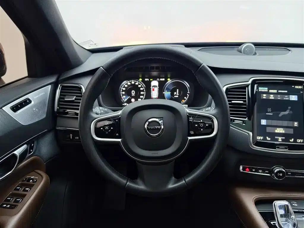 2022 Volvo XC90 Plug-in Hybrid E-Drive Hybrid T8 Inscription Luxury Edition (7-seater) — миниатюра 32