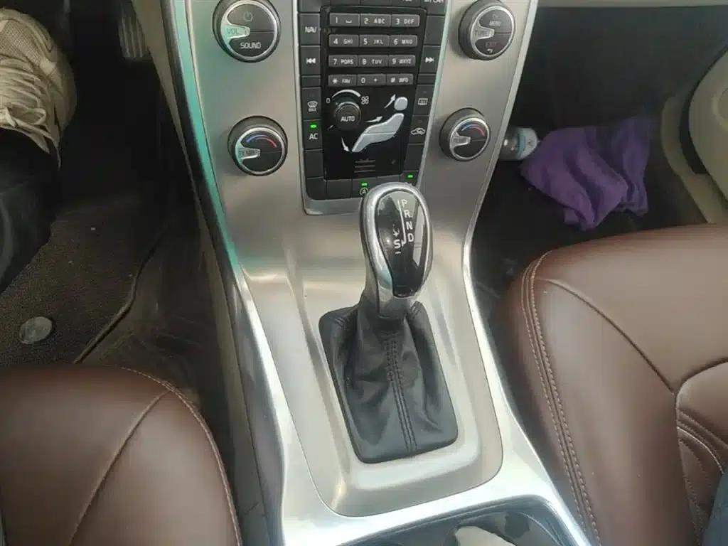 2014 Volvo S80L 2.0T T5 Smart Edition — миниатюра 14
