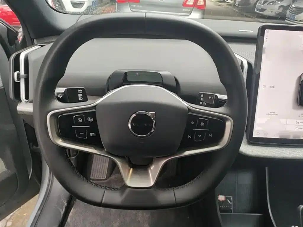Volvo EX30 2025 Rear-Wheel Drive Long Range Ultra — миниатюра 11