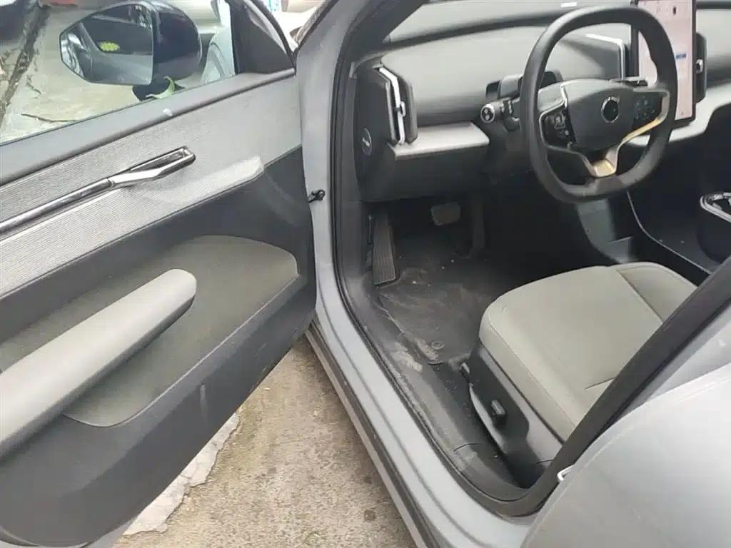 Volvo EX30 2025 Rear-Wheel Drive Long Range Ultra — миниатюра 16
