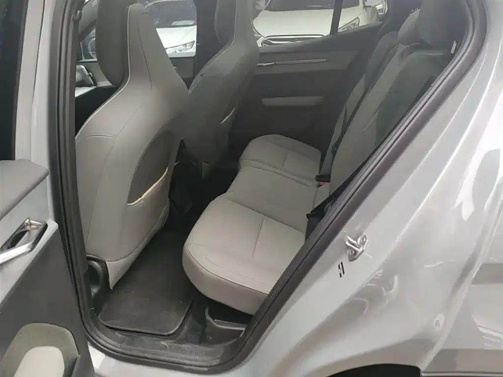 Volvo EX30 2025 Rear-Wheel Drive Long Range Ultra — миниатюра 17