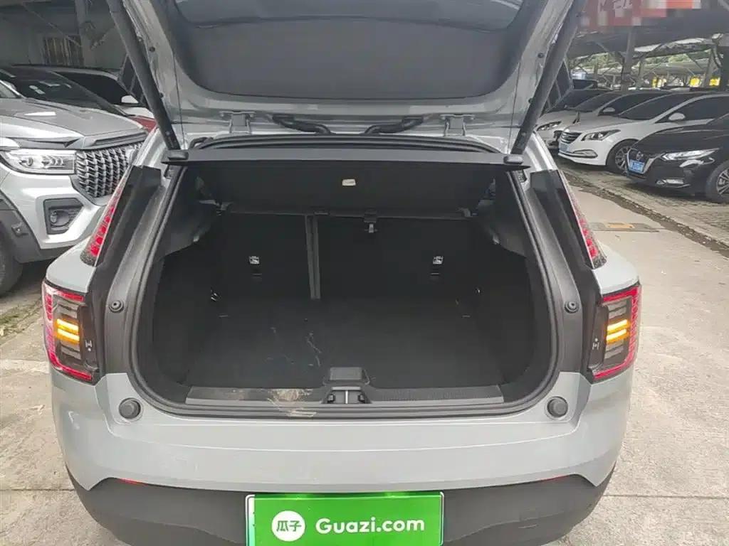 Volvo EX30 2025 Rear-Wheel Drive Long Range Ultra — миниатюра 19