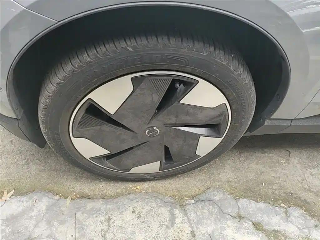 Volvo EX30 2025 Rear-Wheel Drive Long Range Ultra — миниатюра 23