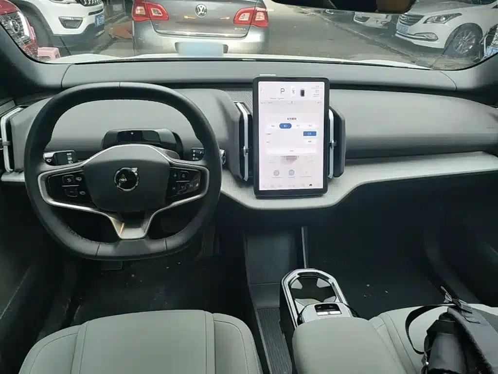 Volvo EX30 2025 Rear-Wheel Drive Long Range Ultra — миниатюра 10