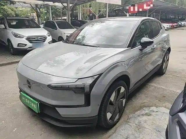 Volvo EX30 2025 Rear-Wheel Drive Long Range Ultra