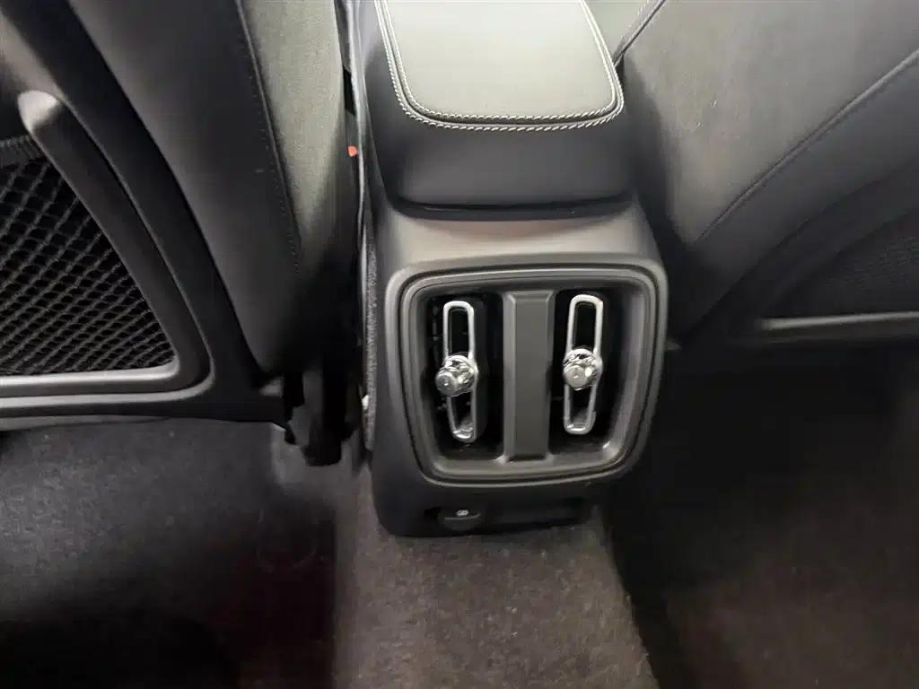 2023 Volvo C40 Long Range Edition — миниатюра 13