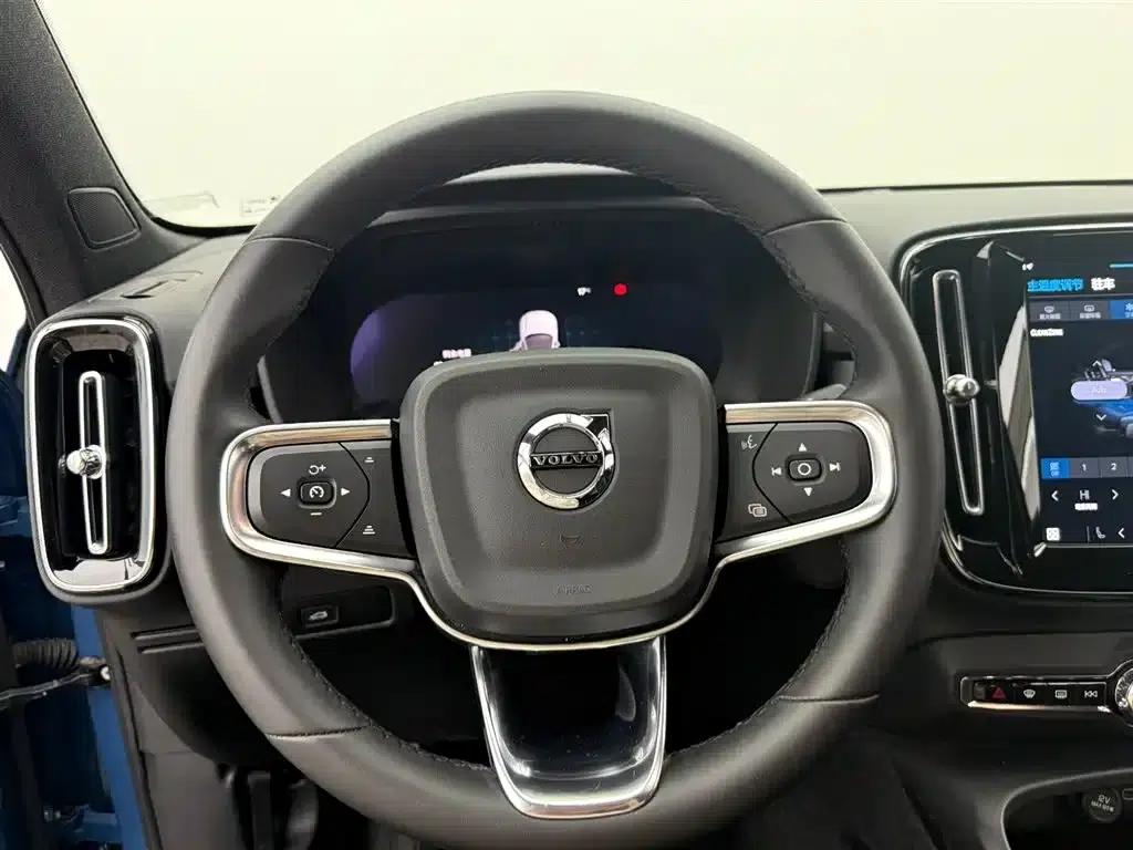 2023 Volvo C40 Long Range Edition — миниатюра 7