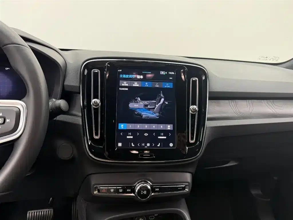 2023 Volvo C40 Long Range Edition — миниатюра 8