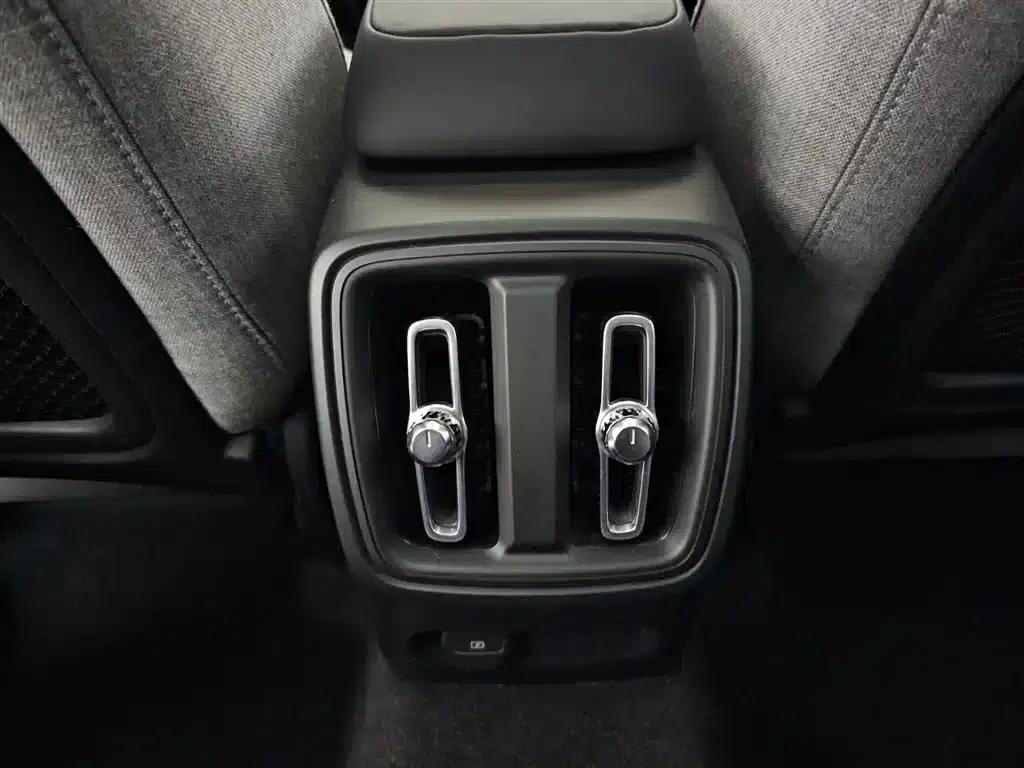 Volvo XC40 PHEV 2023 Long Range Edition — миниатюра 13