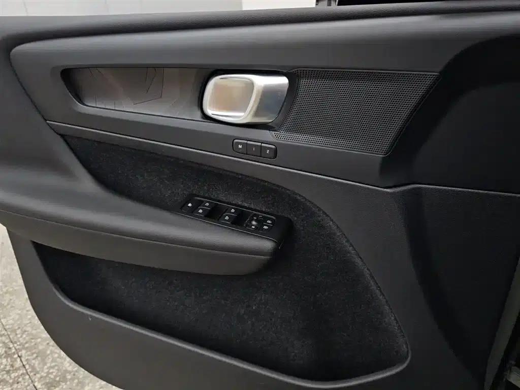 Volvo XC40 PHEV 2023 Long Range Edition — миниатюра 8