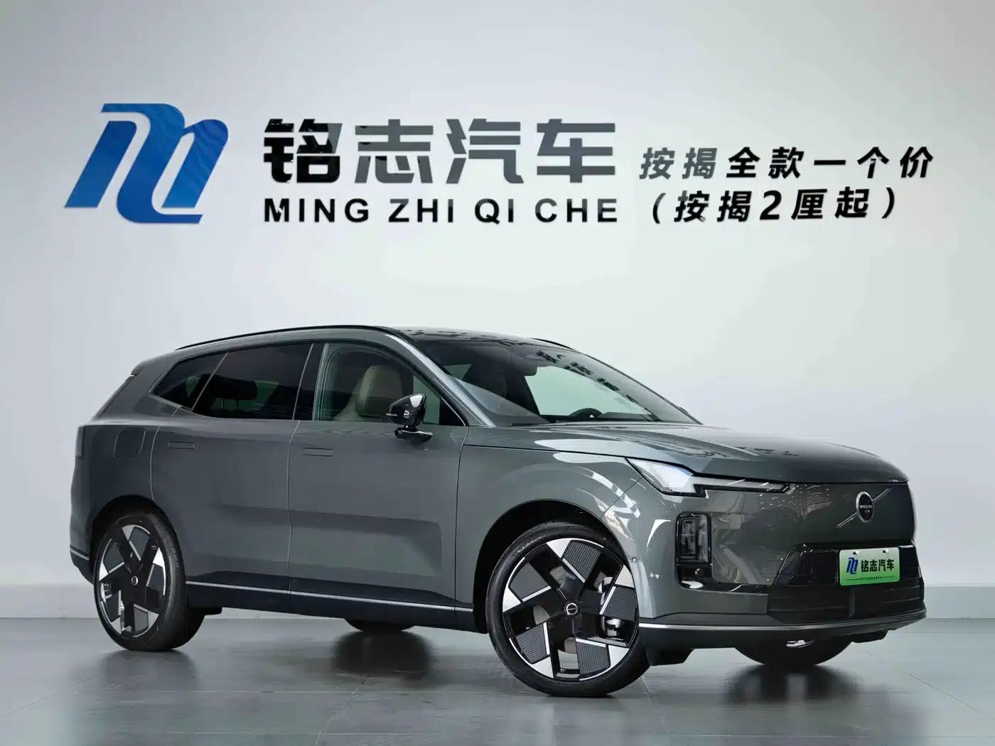 2026 Volvo XC70 Plug-in Hybrid, All-Wheel Drive, Ultra Range — миниатюра 3
