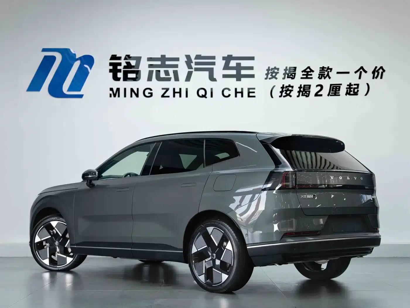 2026 Volvo XC70 Plug-in Hybrid, All-Wheel Drive, Ultra Range — миниатюра 4
