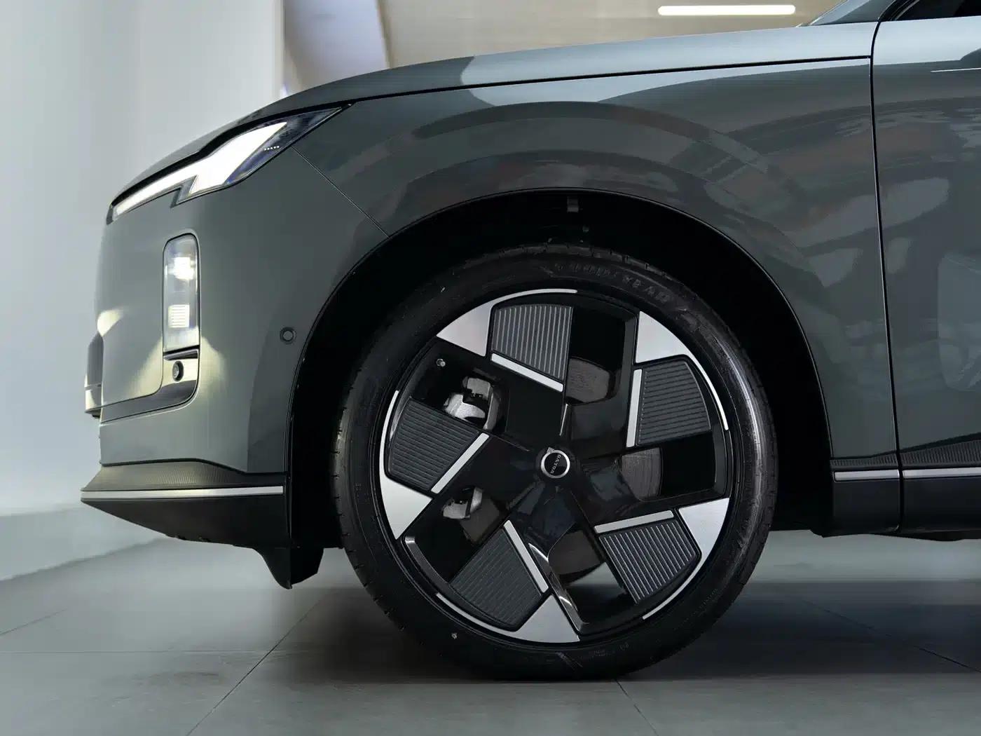 2026 Volvo XC70 Plug-in Hybrid, All-Wheel Drive, Ultra Range — миниатюра 9