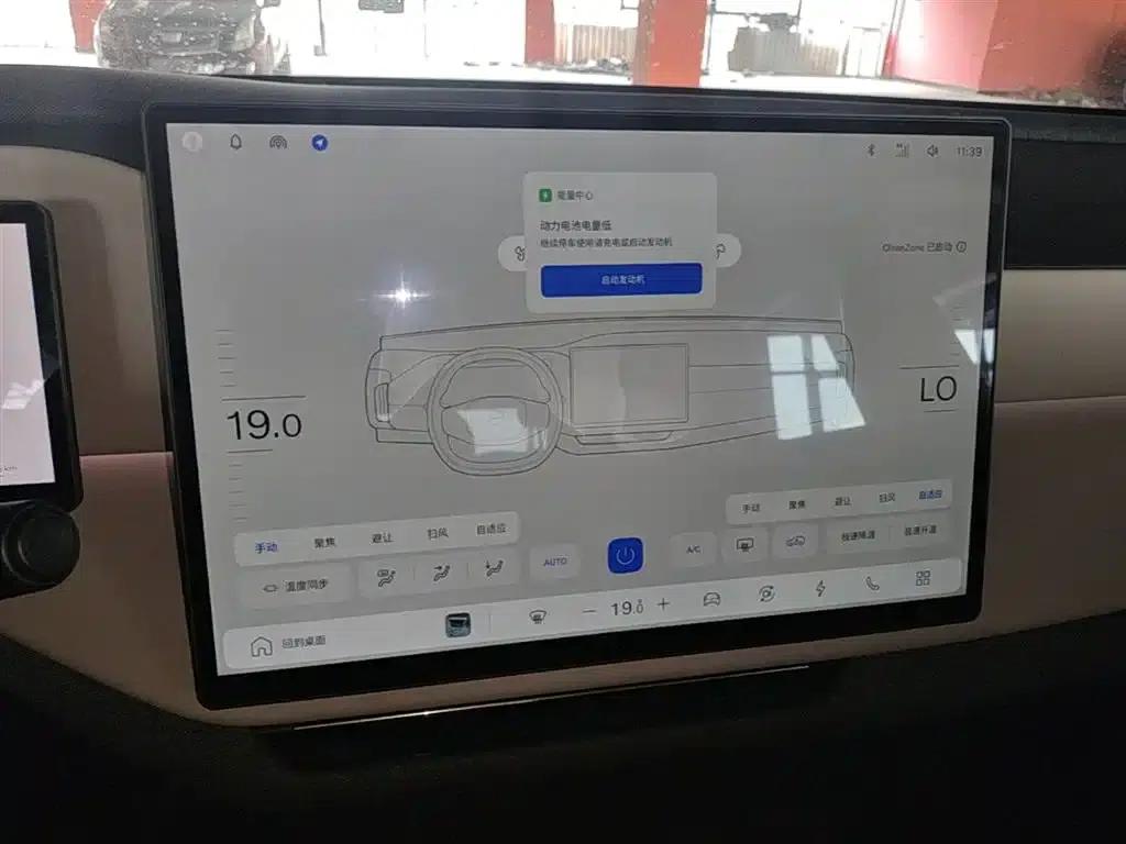 2026 Volvo XC70 Plug-in Hybrid (Two-Wheel Drive, Long Range, Core) — миниатюра 13