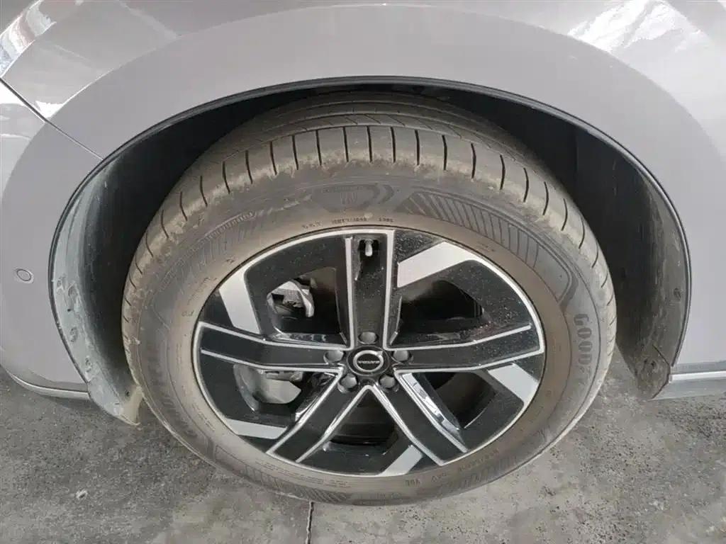 2026 Volvo XC70 Plug-in Hybrid (Two-Wheel Drive, Long Range, Core) — миниатюра 23