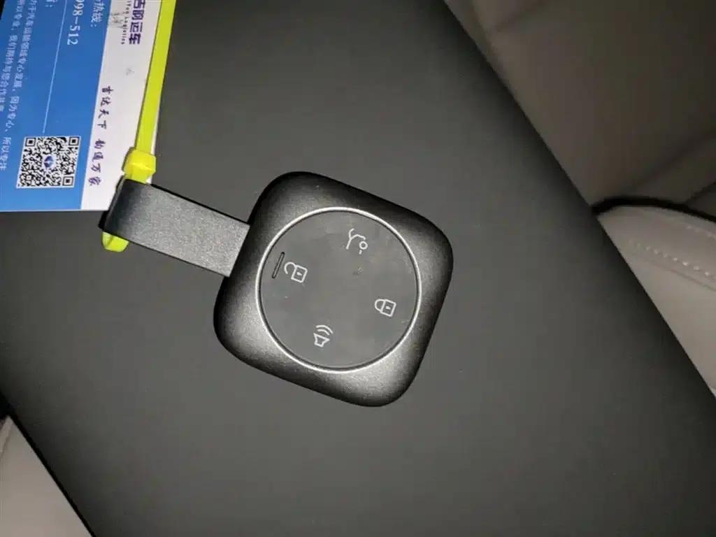 2026 Volvo XC70 Plug-in Hybrid (Two-Wheel Drive, Long Range, Core) — миниатюра 9
