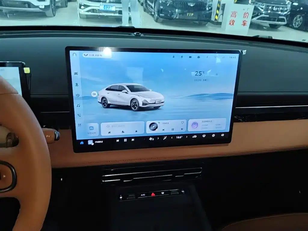 Wuling Xingguang 2025 Model 610km Smart Flagship Edition — миниатюра 13