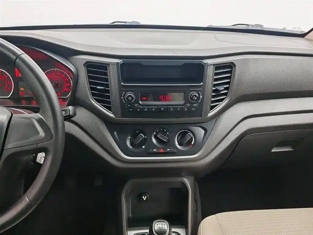 Wuling Hongguang V 2021 1.5L Sporty Edition LAR — миниатюра 12