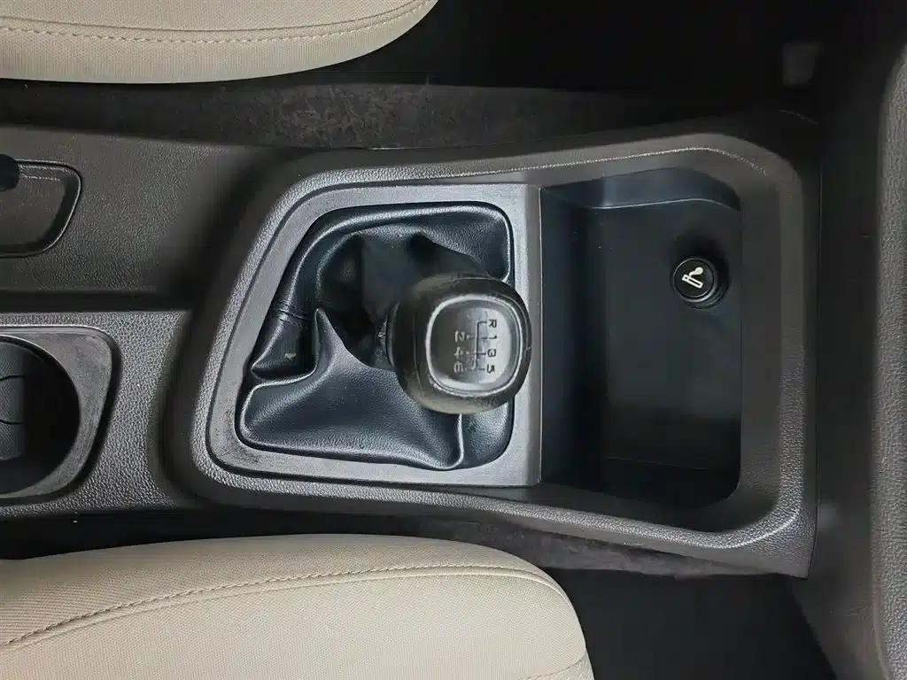Wuling Hongguang V 2021 1.5L Sporty Edition LAR — миниатюра 13