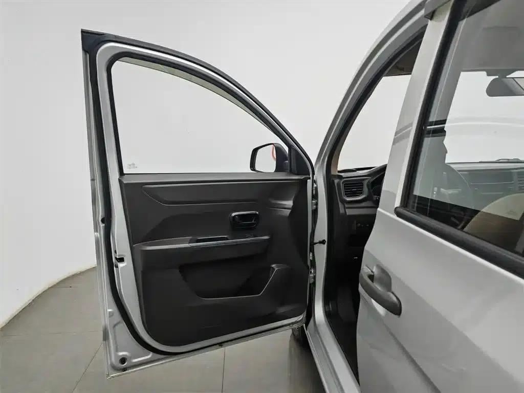Wuling Hongguang V 2021 1.5L Sporty Edition LAR — миниатюра 8