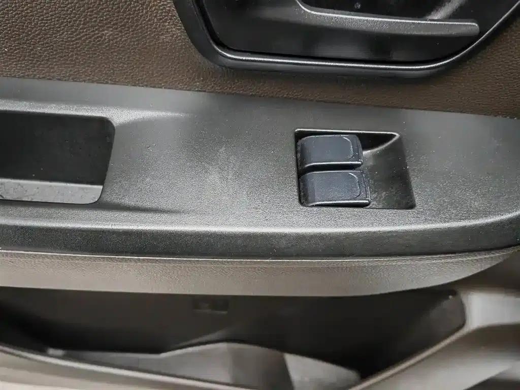 Wuling Hongguang V 2021 1.5L Sporty Edition LAR — миниатюра 9