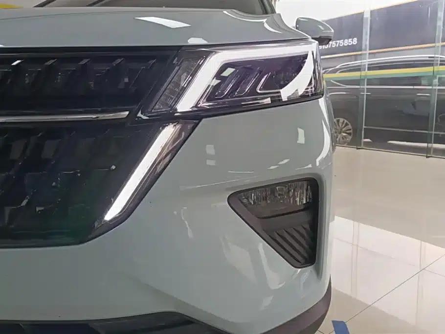 Wuling Xingchen 2022 2.0L DHT Electric Speed Model — миниатюра 5