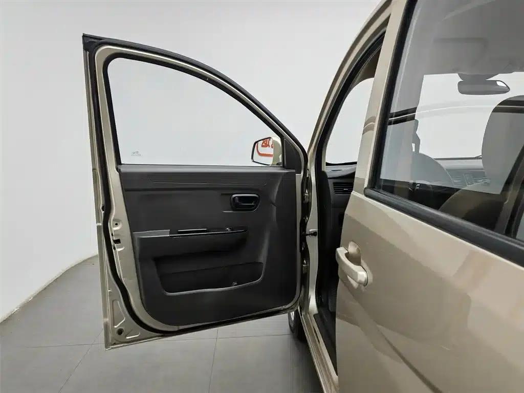 Wuling Rongguang V 2018 1.2L Standard Edition — миниатюра 8