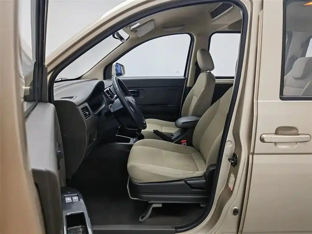Wuling Rongguang V 2018 1.2L Standard Edition — миниатюра 10