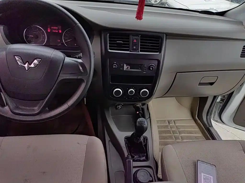 Wuling Rongguang V 2016 1.2L Practical Edition — миниатюра 13