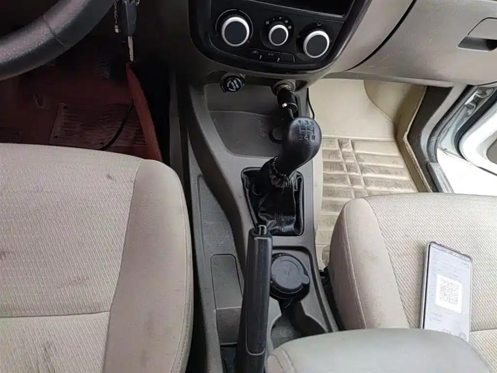 Wuling Rongguang V 2016 1.2L Practical Edition — миниатюра 14