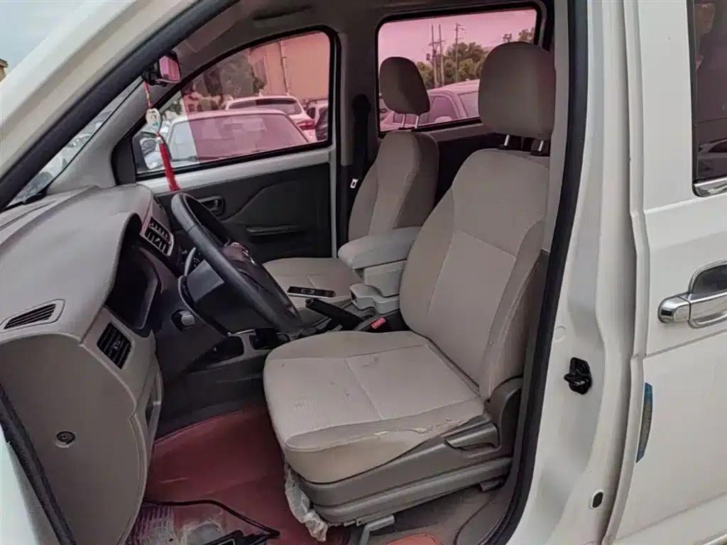 Wuling Rongguang V 2016 1.2L Practical Edition — миниатюра 15