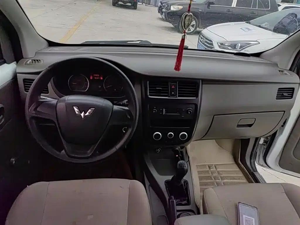 Wuling Rongguang V 2016 1.2L Practical Edition — миниатюра 10
