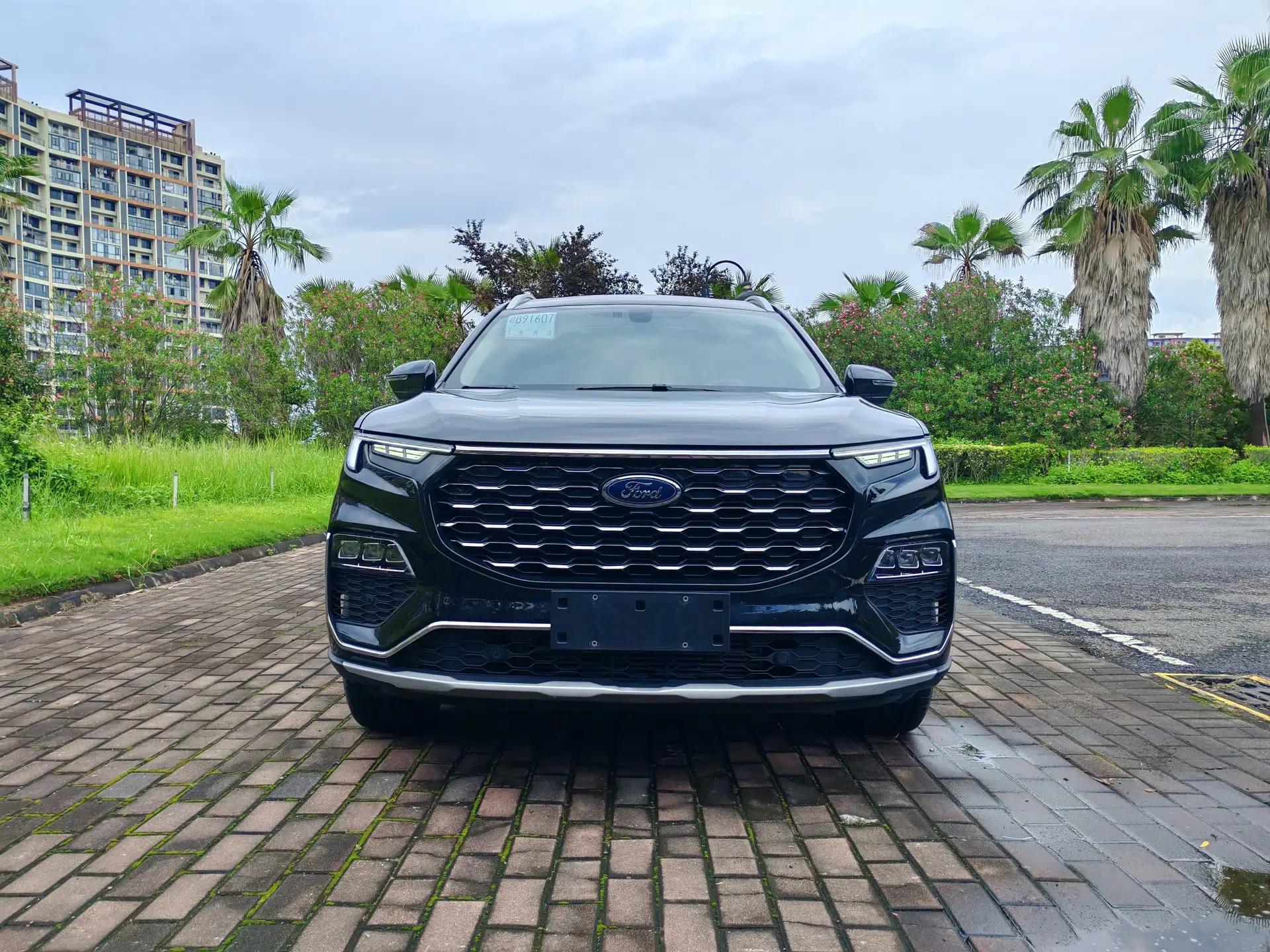 Ford Equator 2023 EcoBoost 225 Platinum Edition 7-Seater (2/2/3) — миниатюра 3