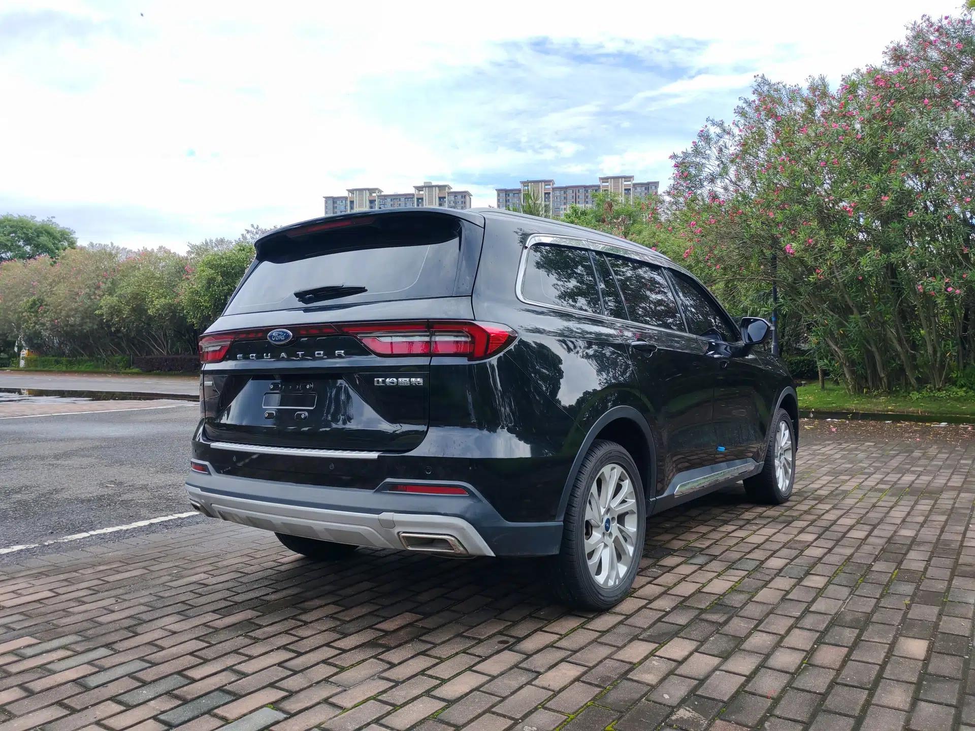 Ford Equator 2023 EcoBoost 225 Platinum Edition 7-Seater (2/2/3) — миниатюра 7