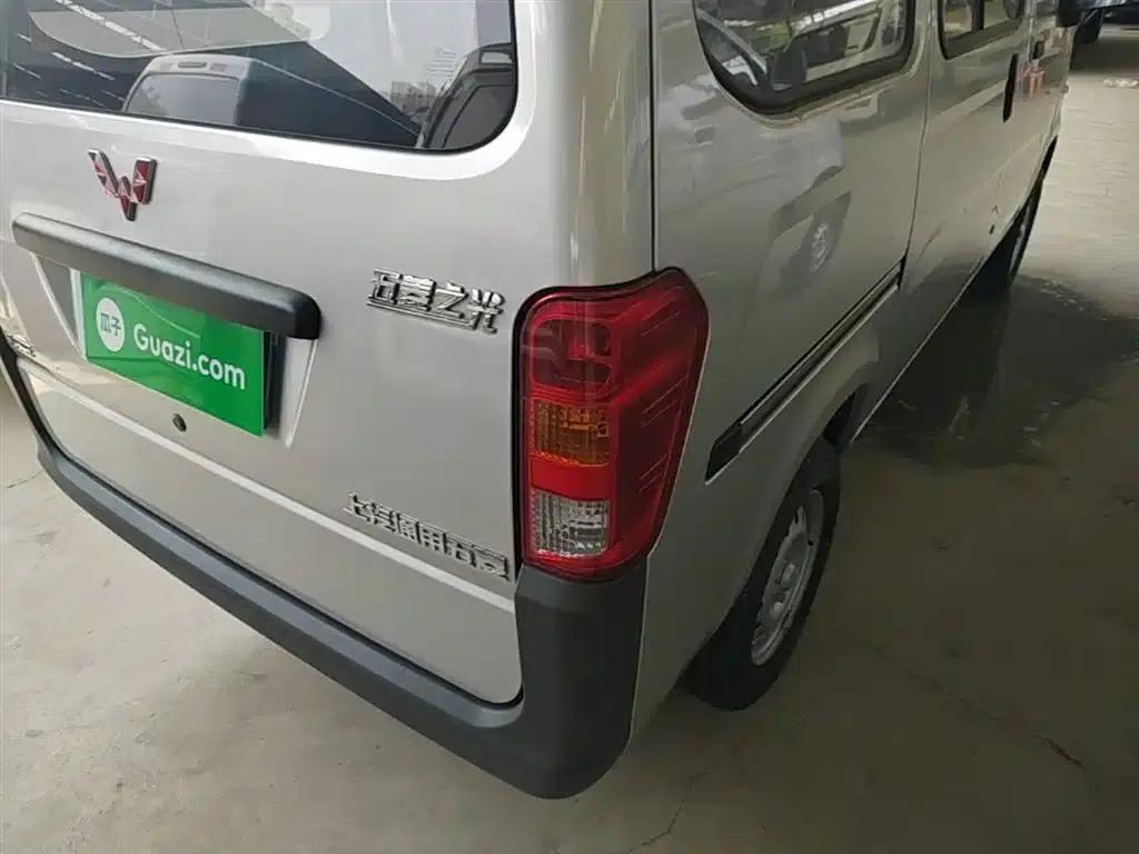 Wuling Sunshine 2023 1.5L Practical 5/7 Seat — миниатюра 8