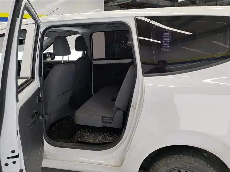 Wuling Hongguang New Energy 2024 Pure Electric Version 300KM Standard Edition — миниатюра 11