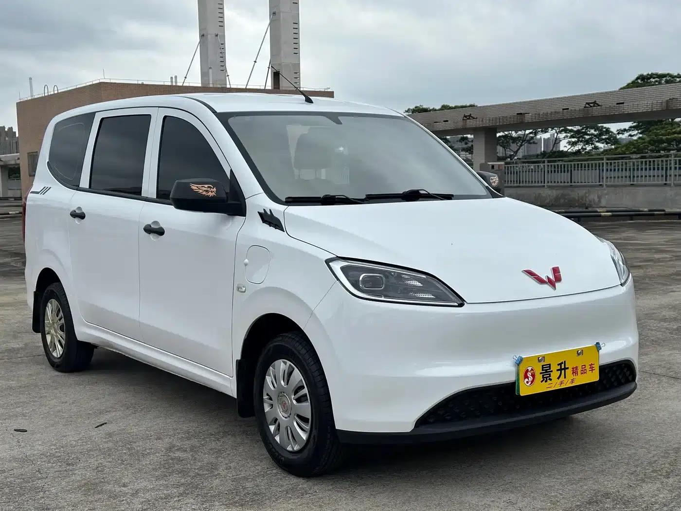 Wuling Hongguang New Energy 2024 Pure Electric Version 300KM Standard Edition — миниатюра 3
