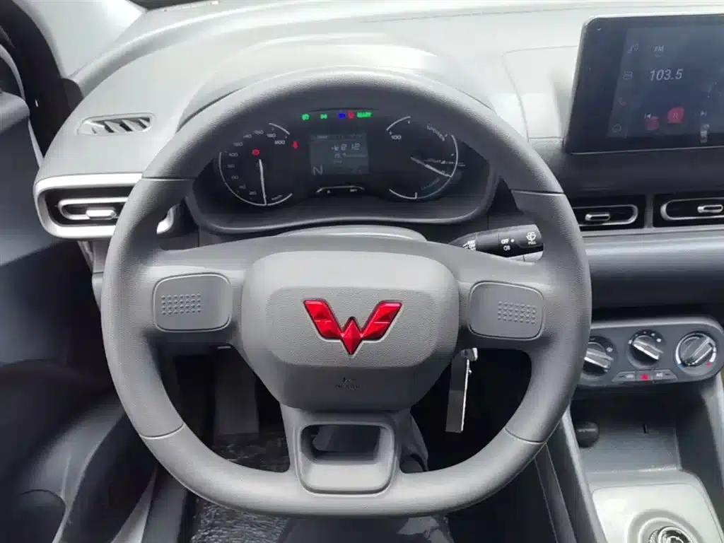 Wuling Hongguang New Energy 2024 Pure Electric Version 300KM Standard Edition — миниатюра 11