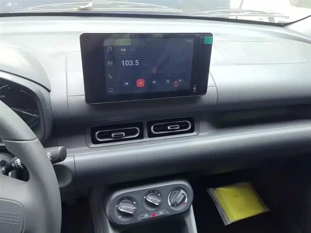 Wuling Hongguang New Energy 2024 Pure Electric Version 300KM Standard Edition — миниатюра 13