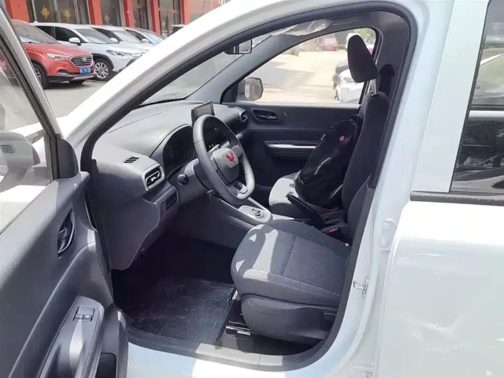 Wuling Hongguang New Energy 2024 Pure Electric Version 300KM Standard Edition — миниатюра 15