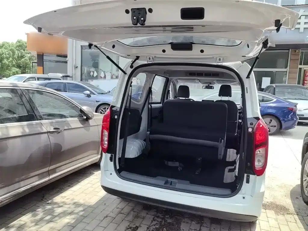 Wuling Hongguang New Energy 2024 Pure Electric Version 300KM Standard Edition — миниатюра 19