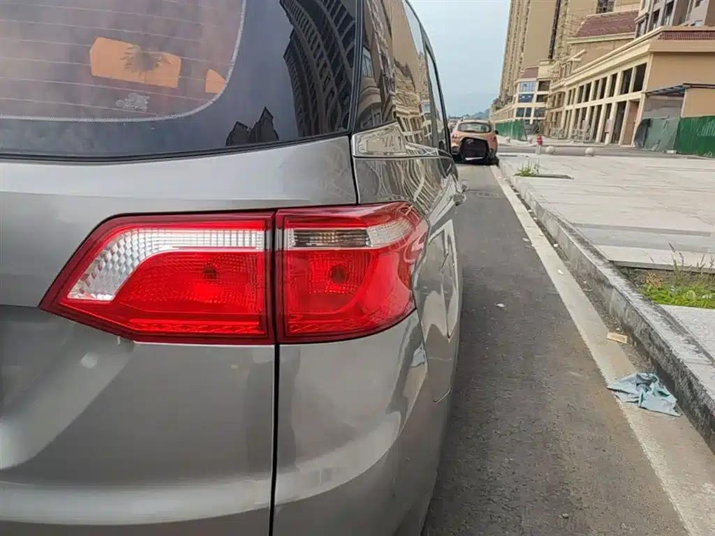 Wuling Hongguang S3 2018 1.5L Manual Deluxe Edition (National V Emission Standard) — миниатюра 8