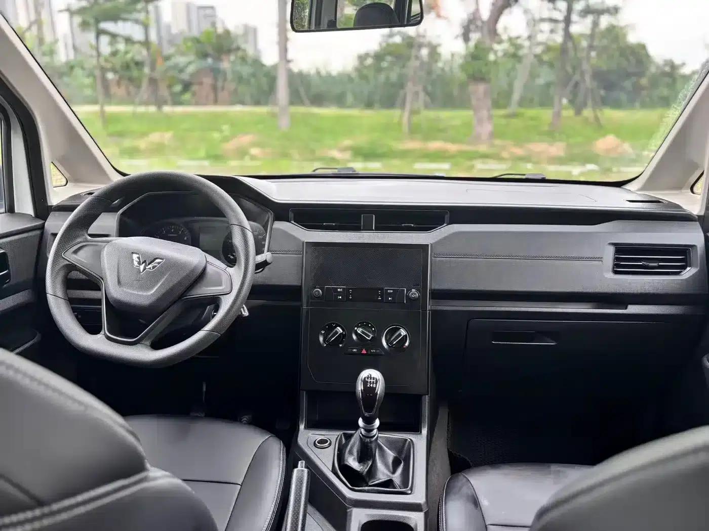 Wuling Hongguang PLUS 2019 1.5T Manual Standard 5-Seater — миниатюра 14