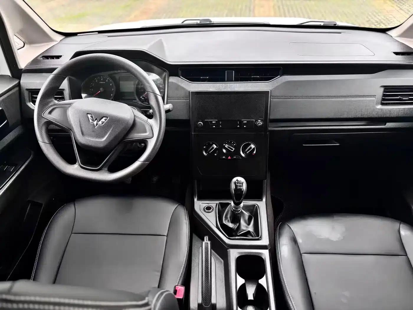 Wuling Hongguang PLUS 2019 1.5T Manual Standard 5-Seater — миниатюра 16