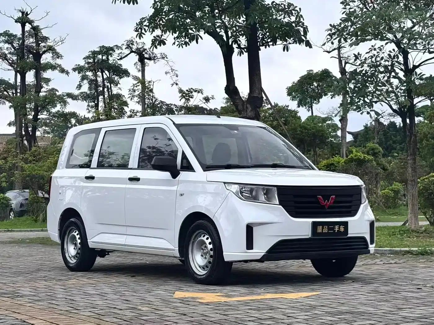 Wuling Hongguang PLUS 2019 1.5T Manual Standard 5-Seater — миниатюра 3