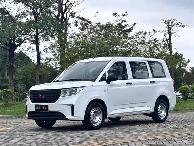 Wuling Hongguang PLUS 2019 1.5T Manual Standard 5-Seater