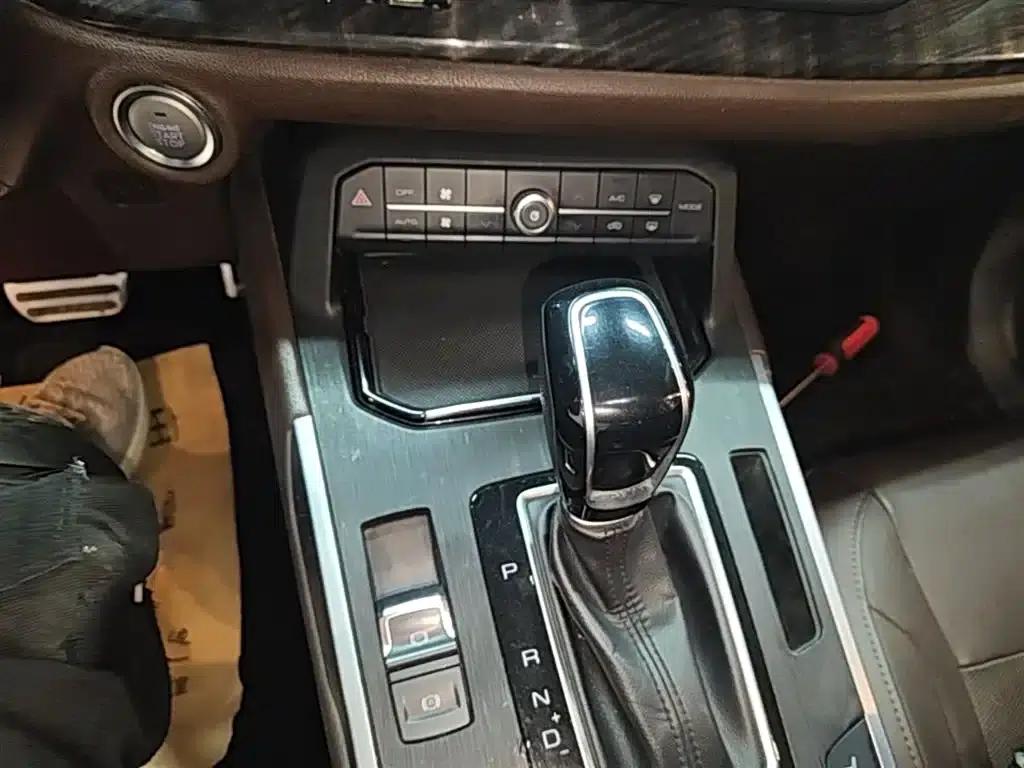 Wey VV5 2019 Upgraded Model 2.0T Two-Wheel Drive Flagship Edition (National V Emission Standard) — миниатюра 14