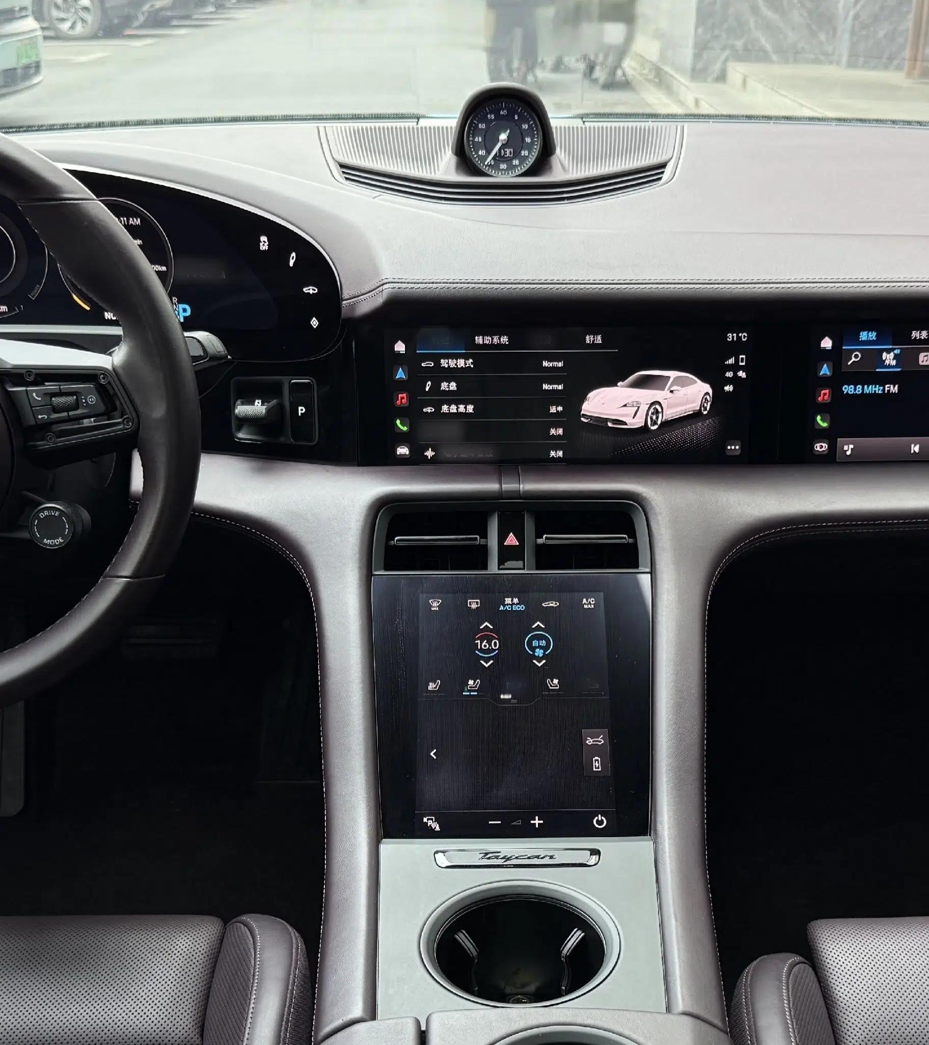 Porsche Taycan 2020 Taycan — миниатюра 11