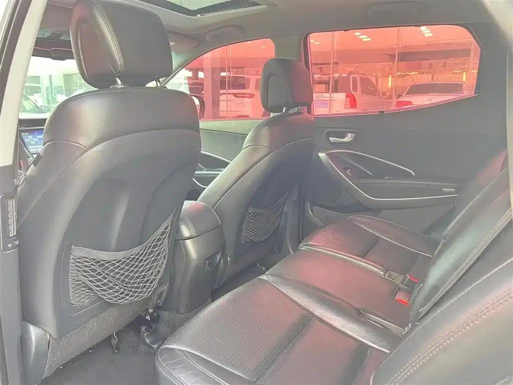 Santa Fe 2013 Facelift 2.4L Automatic 4WD Premium — миниатюра 3